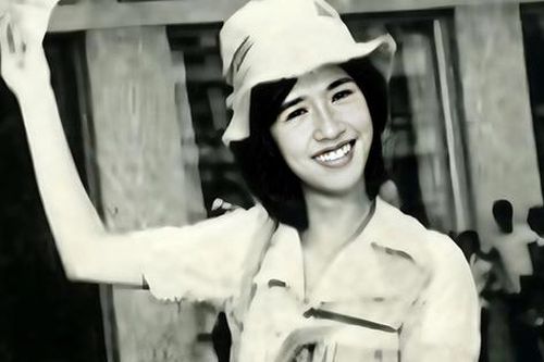 Cuộc sống gây ngỡ ngàng của em bé bán báo trong 'Biệt động Sài Gòn'