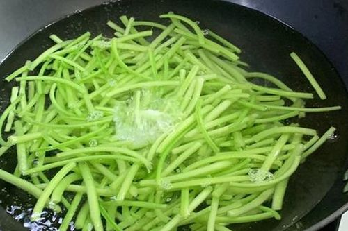 Đừng chỉ ăn củ, lá loại cây này quý như 'nhân sâm người nghèo', ở quê rất nhiều bỏ qua quá phí