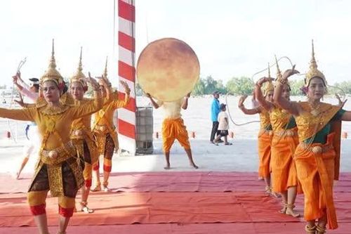 Hơn 300.000 người về dự ngày hội lớn của đồng bào Khmer - An Giang