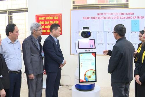 Địa phương đầu tiên của tỉnh Thanh Hóa đưa robot AI phục vụ hành chính công