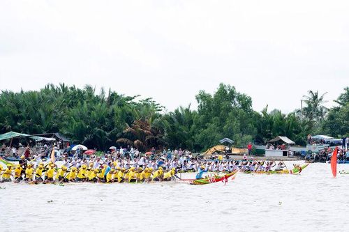 Sôi nổi giải đua ghe ngo