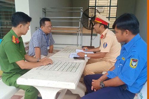 Phường Tịnh Biên kiểm tra trật tự, an toàn giao thông trong trường học
