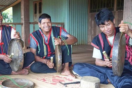 Rơ Châm Kok yêu tiếng chiêng như máu thịt