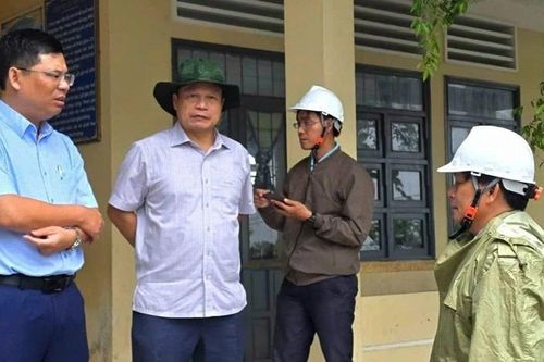 Phó Chủ tịch UBND tỉnh Dương Mah Tiệp kiểm tra tình hình ứng phó với bão số 13