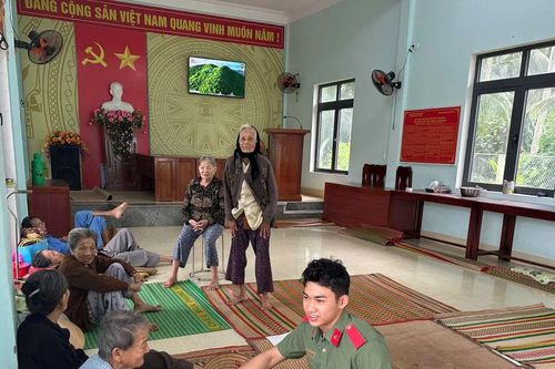 Công an Gia Lai phối hợp sắp xếp nơi ở an toàn cho người dân tránh bão