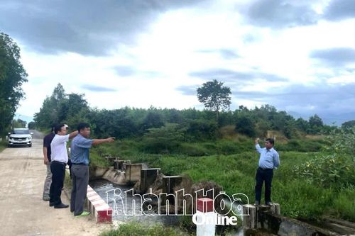 Lãnh đạo xã Tây Ninh Hòa kiểm tra các điểm xung yếu, chủ động ứng phó bão số 13
