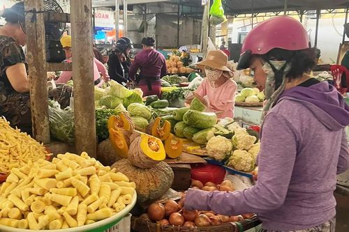 Chợ Đầm Nha Trang yêu cầu tiểu thương chủ động bảo vệ hàng hóa trước mưa bão