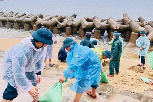 Phường Ninh Chử huy động lực lượng hỗ trợ người dân phòng, chống bão