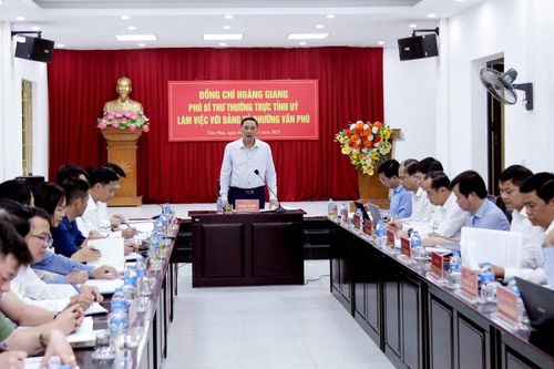 Phó Bí thư Thường trực Tỉnh ủy Hoàng Giang làm việc với Ban Thường vụ Đảng ủy phường Văn Phú