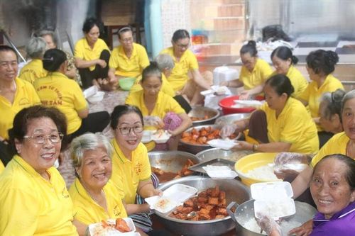 Thắp lên ngọn lửa ấm về sự sẻ chia