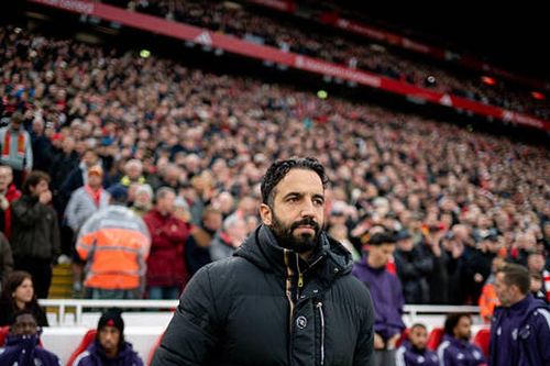 Man Utd đau đầu vị trí wing-back trái dưới thời Amorim