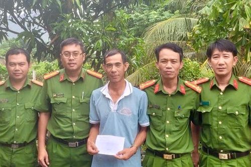 Tuy Phong biểu dương tấm gương tận tâm cứu người trong mưa lũ
