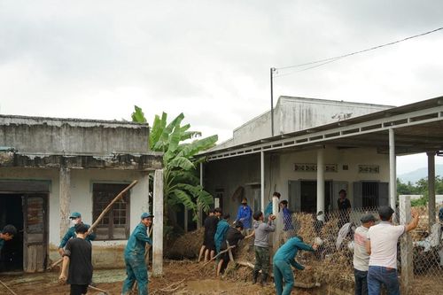 Ấm tình người giữa khó khăn ở Tuy Phong sau lũ quét