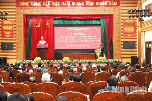 Đồng chí Phó Bí thư Thường trực Tỉnh ủy Đinh Thị Lụa tiếp xúc cử tri tại các phường: Lê Hồ, Kim Thanh, Kim Bảng