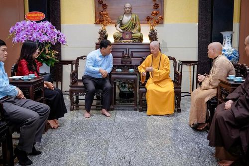 Lãnh đạo Bộ Dân tộc và Tôn giáo, Ban Tôn giáo Chính phủ thăm Đức Pháp chủ nhân kỷ niệm ngày thành lập GHPGVN