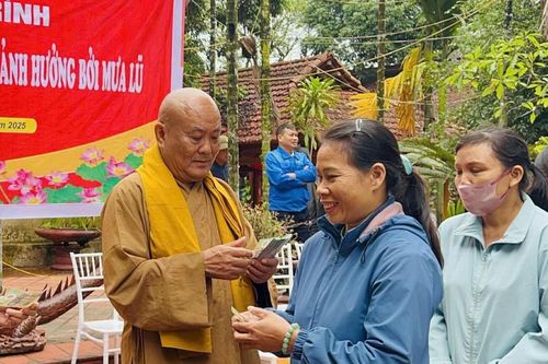 Ban Từ thiện xã hội Báo Giác Ngộ trao quà đến bà con vùng bão lũ tỉnh Thái Nguyên