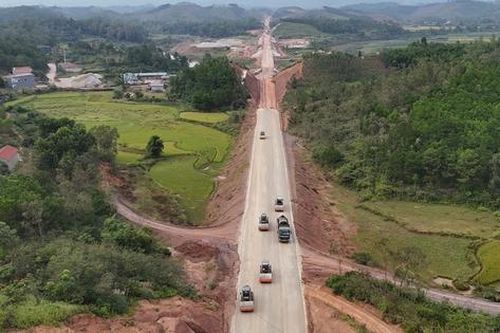 Nhà thầu tăng ca, quyết tâm đưa dự án nâng cấp quốc lộ 4B qua Lạng Sơn về đích đúng hạn