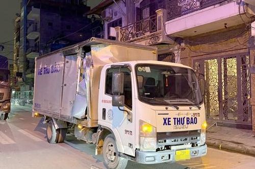 Công an Hà Nội truy tìm tài xế bỏ lại xe tải sau vụ tông 2 ô tô và 5 xe máy