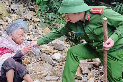 Lào Cai: Tìm thấy cụ bà 86 tuổi sau 3 ngày đi lạc trong rừng sâu