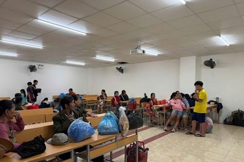 Thép Hòa Phát Dung Quất hỗ trợ người dân Quảng Ngãi nơi tránh trú bão an toàn