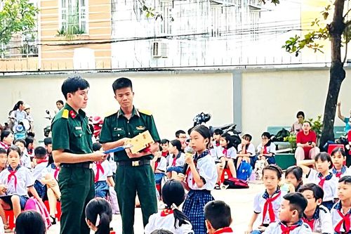Trường Sĩ quan Lục quân 2 hưởng ứng ngày Pháp luật Việt Nam