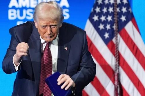 Tổng thống Trump nhảy múa trong ngày kỷ niệm một năm nhậm chức