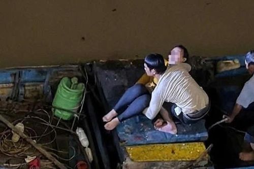 Người đàn ông lao xuống dòng nước xiết, cứu sống người phụ nữ nhảy cầu tự tử