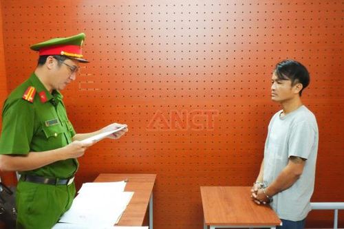 Khởi tố đối tượng chống đối không đo nồng độ cồn