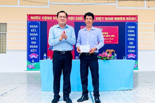 Phó Chủ tịch UBND tỉnh dự Ngày hội Đại đoàn kết tại ấp Trung Cang