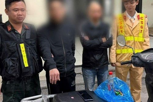 Phát hiện 2 đối tượng giấu ma túy trong lòng bàn tay