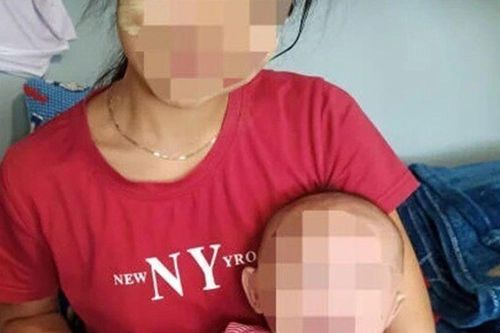 Phát hiện giúp việc âm thầm bỏ thuốc vào sữa cho con ăn, bố mẹ mở ngăn kéo tủ ở phòng cô ta thì đau lòng hơn