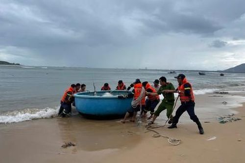 Công an Đắk Lắk triển khai lực lượng, phương tiện giúp nhân dân ứng phó bão số 13
