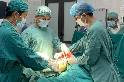 Nhiều người bị chấn thương nặng khi di chuyển, dọn dẹp trong mưa lũ