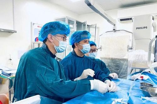 Cứu sống bệnh nhân nguy kịch vì thường xuyên ho ra máu