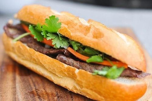Hơn 40 người ở TP.HCM đi cấp cứu sau khi ăn bánh mì
