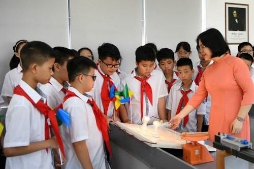 Ai được lợi?