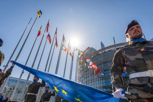 NATO trấn an đồng minh khi Mỹ rút bớt quân tại sườn Đông