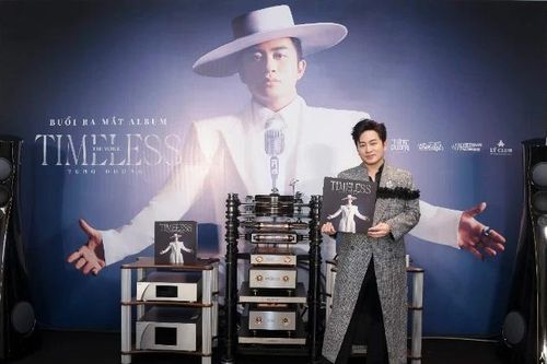 Tùng Dương trở lại với những tình khúc bất hủ trong đĩa than đầu tay 'The Voice-Timeless'