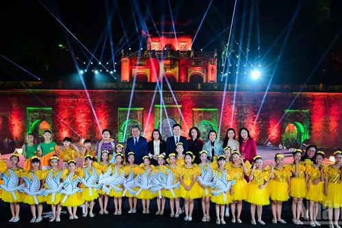 Rực rỡ sắc mầu trong đêm khai mạc Festival Thăng Long-Hà Nội 2025
