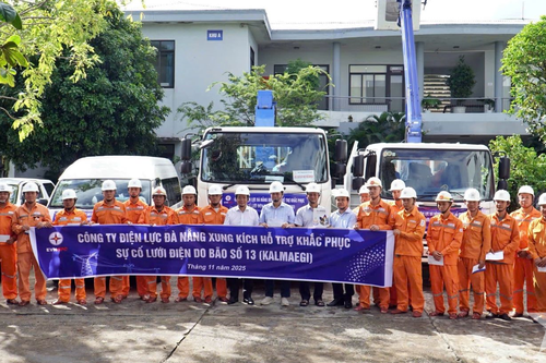 Công ty Điện lực Đà Nẵng hỗ trợ Công ty Điện lực Gia Lai khắc phục hậu quả bão số 13