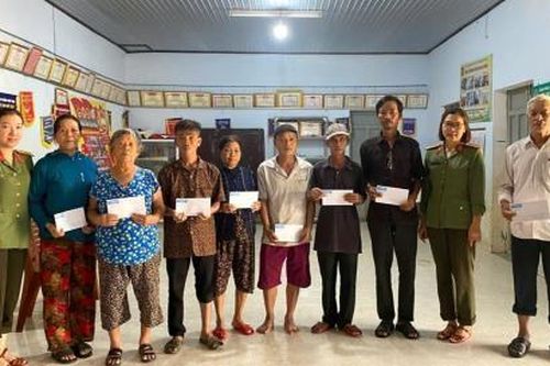 Thắm tình dân tộc, đượm nghĩa đồng bào!