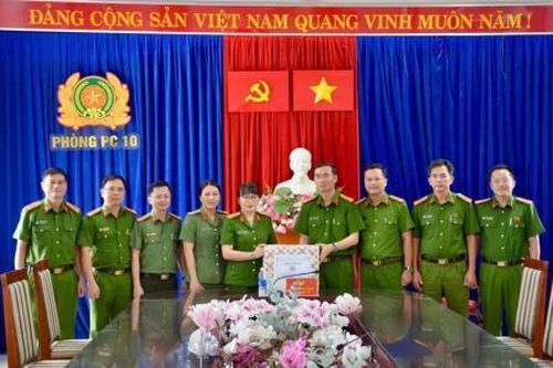 Chúc mừng kỷ niệm 75 năm Ngày truyền thống lực lượng Cảnh sát Quản lý trại giam và Thi hành án hình sự