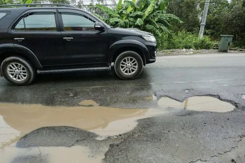 Quốc lộ 62 (tỉnh Tây Ninh) xuống cấp, nguy cơ gây tai nạn giao thông