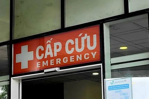 Hàng chục người ở TPHCM nhập viện nghi do ngộ độc bánh mì