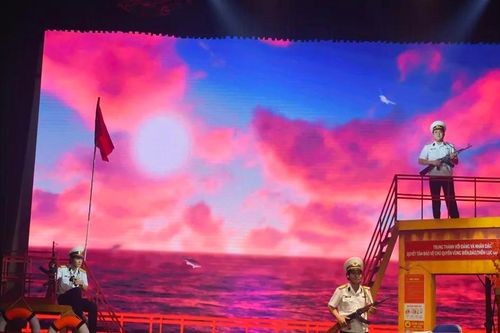 Nghệ thuật cải lương chạm đến trái tim người lính trẻ qua 'San hô đỏ'