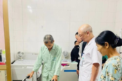 Phẫu thuật thành công bệnh nhân gẫy cổ xương đùi có tiền sử bệnh nền phức tạp