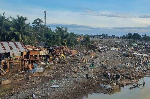 Cảnh tan hoang ở Philippines sau bão Kalmaegi