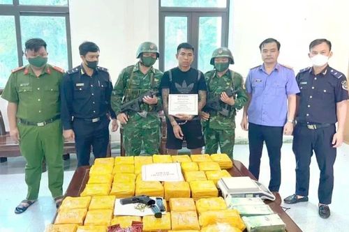 Truy tìm chủ xe ô tô trong vụ vận chuyển ma túy 'khủng' ở Hà Tĩnh