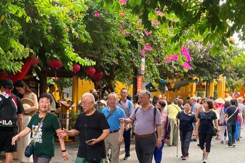 1,73 triệu lượt khách quốc tế đến Việt Nam trong tháng 10/2025