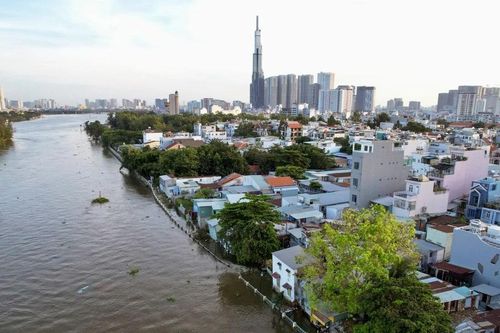 TPHCM 'trảm' nhà thầu chậm tiến độ, muốn hoán cải xe xăng sang dùng điện